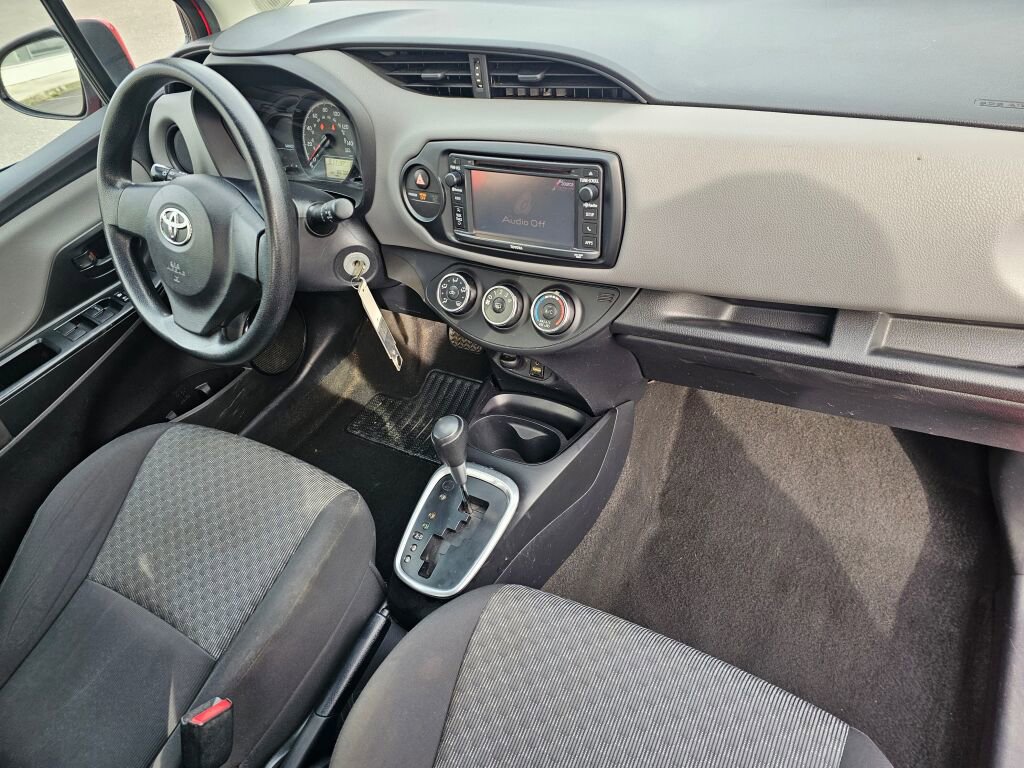 Used 2015 Toyota Yaris L image 13