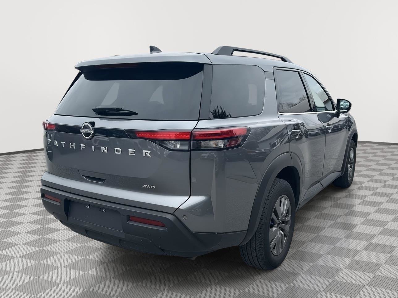 Used 2025 Nissan Pathfinder SV image 5