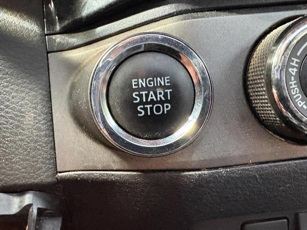 Used 2018 Toyota Tacoma TRD Sport AWD/4WD image 15