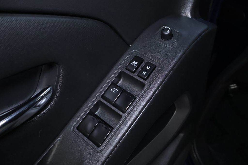 Used 2023 Nissan Frontier SV image 12