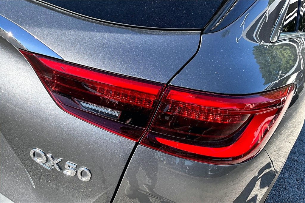 Used 2019 INFINITI QX50 Luxe w/ Navigation Package FWD image 39