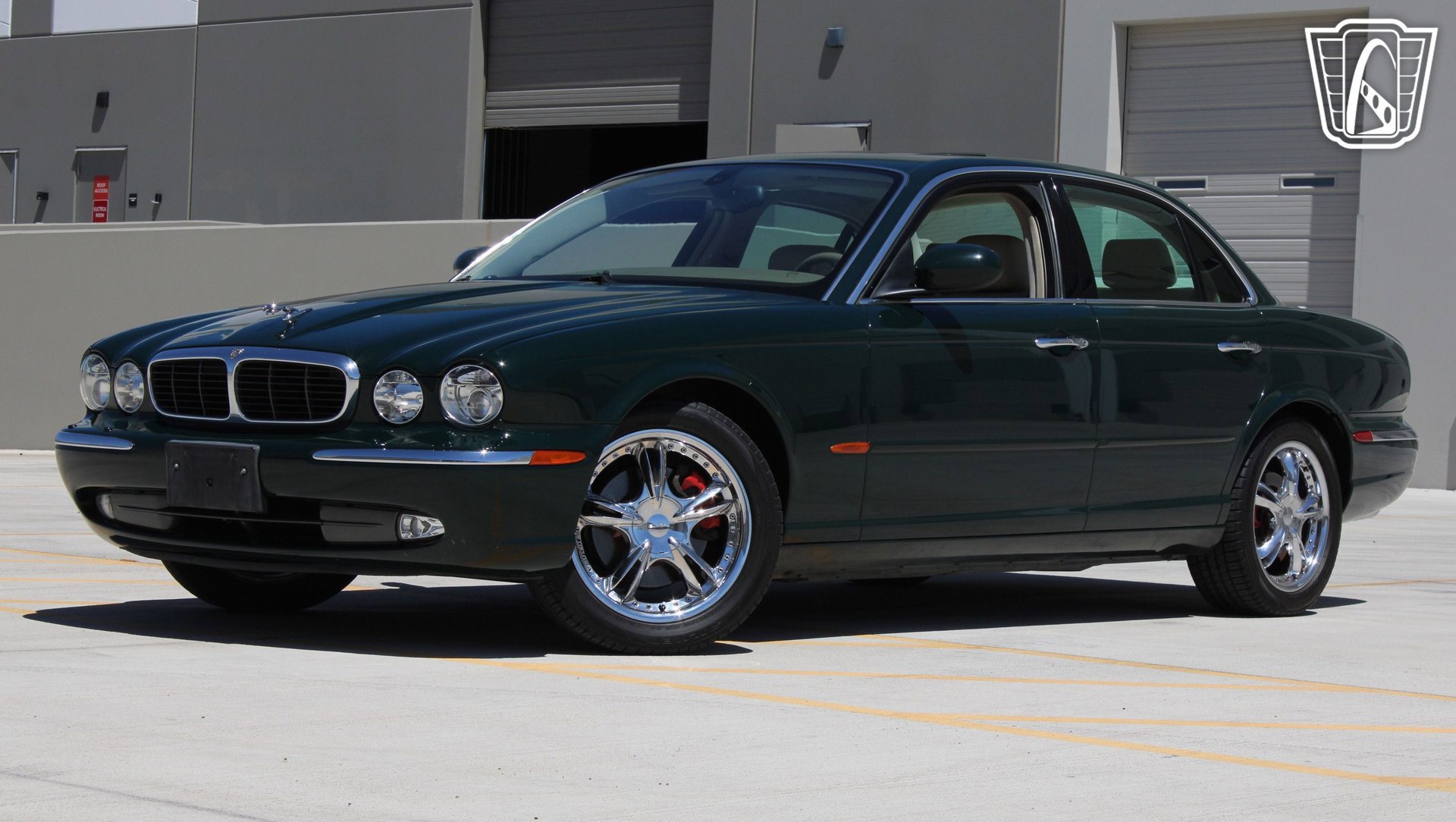 Used 2004 Jaguar XJ8 RWD image 2