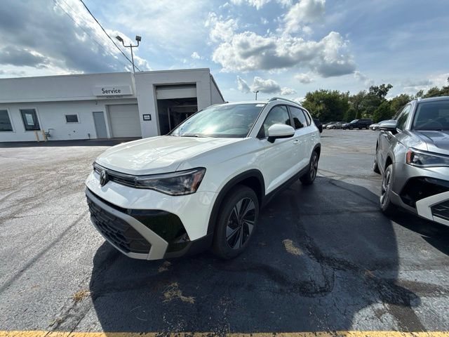 New 2026 Volkswagen Taos SE AWD/4WD image 3