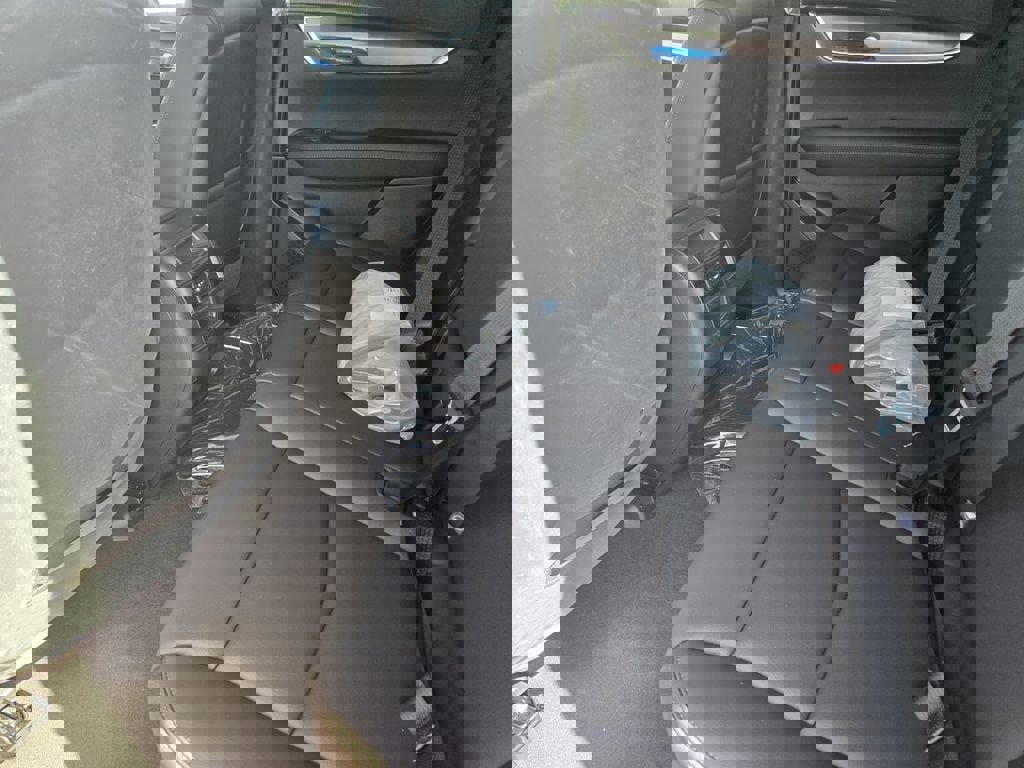 New 2026 Cadillac XT5 Luxury image 15