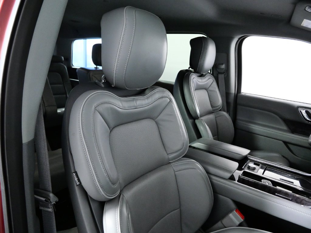 Used 2019 Lincoln Navigator Select w/ Technology Package AWD/4WD image 10