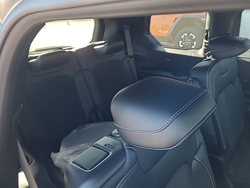 New 2025 Jeep Grand Cherokee L Altitude image 24