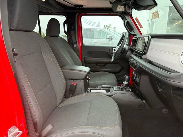 Used 2025 Jeep Wrangler Unlimited Sahara w/ Safety Group AWD/4WD image 28