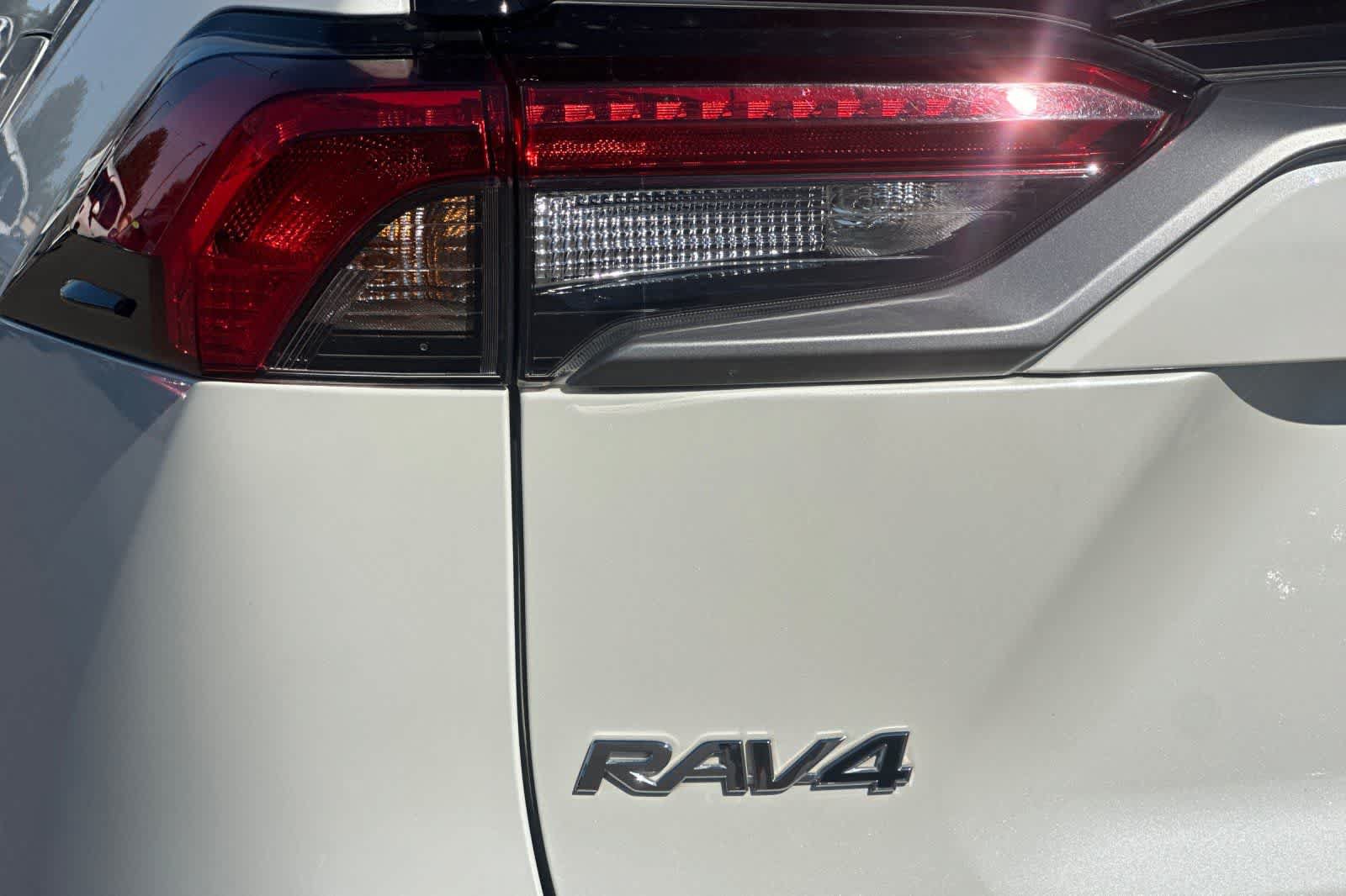 Used 2021 Toyota RAV4 XSE AWD/4WD image 32