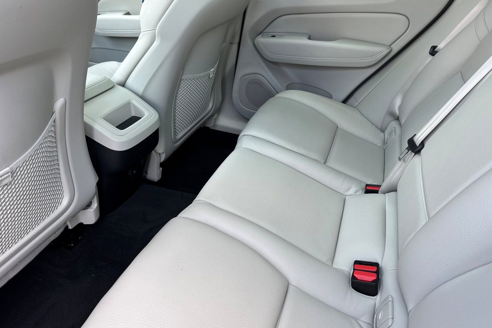 Used 2023 Volvo XC60 B5 Plus image 12