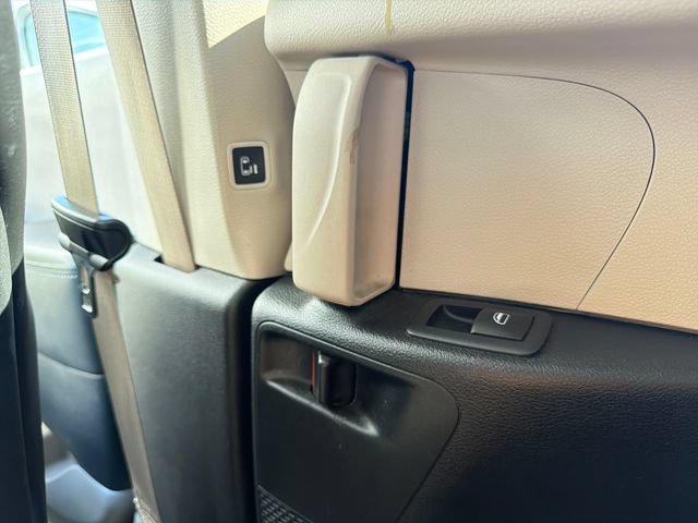 Used 2023 Chrysler Pacifica Touring-L FWD image 32