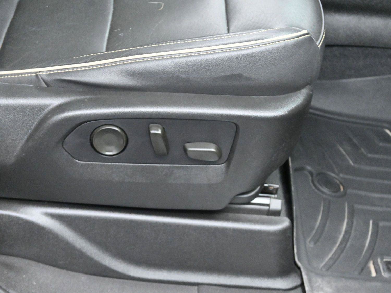 Used 2021 Chevrolet Tahoe Premier w/ Premium Package AWD/4WD image 37