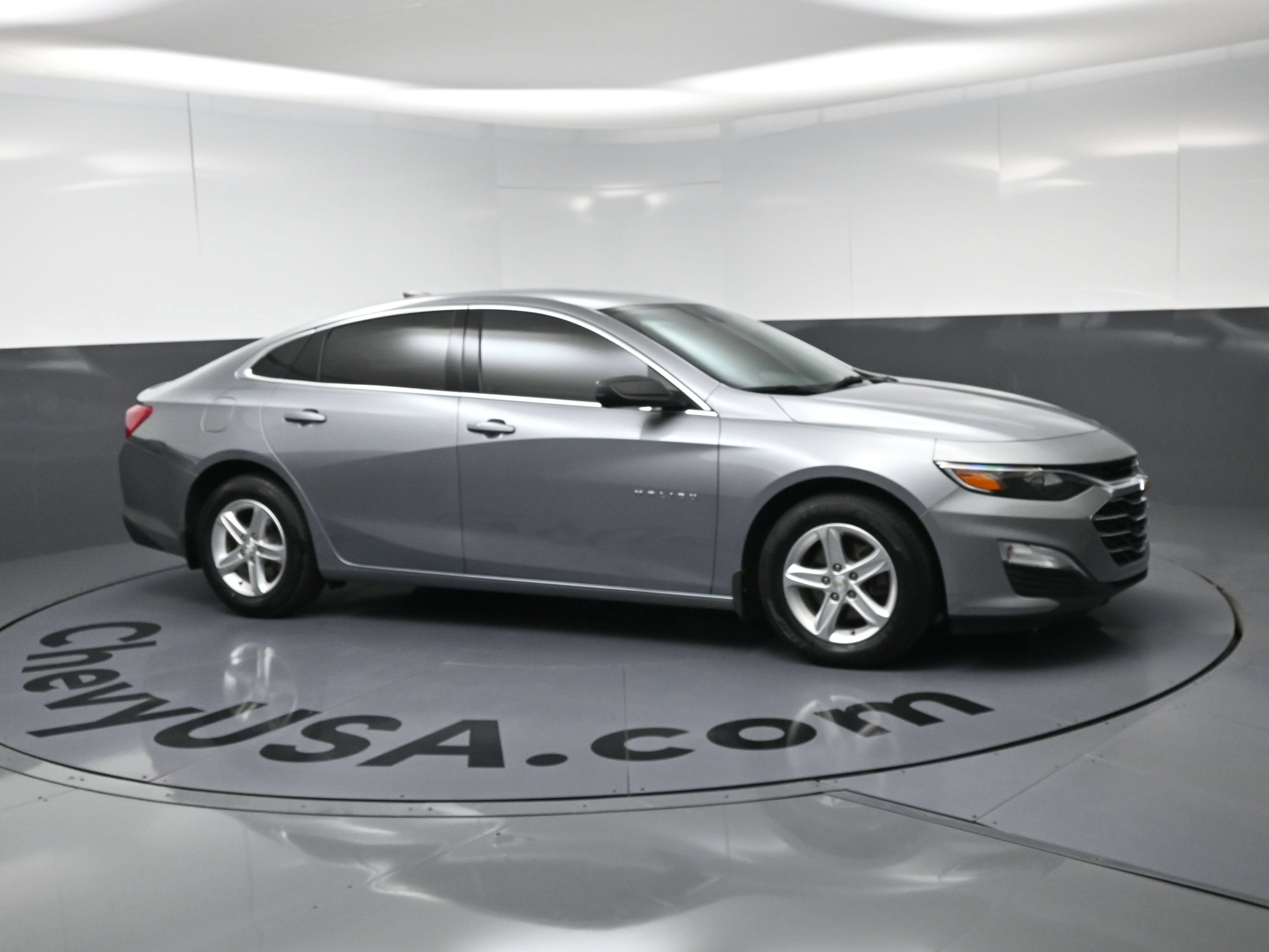 Used 2023 Chevrolet Malibu LS FWD image 2