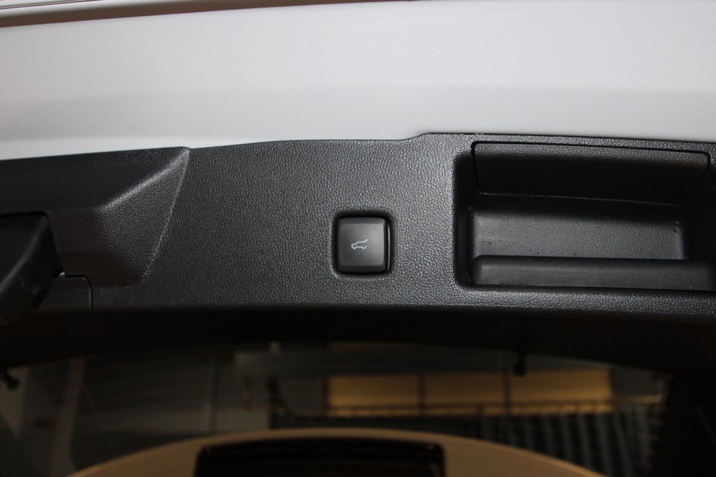 Used 2025 Ford Escape Platinum w/ Premium Technology Package image 34