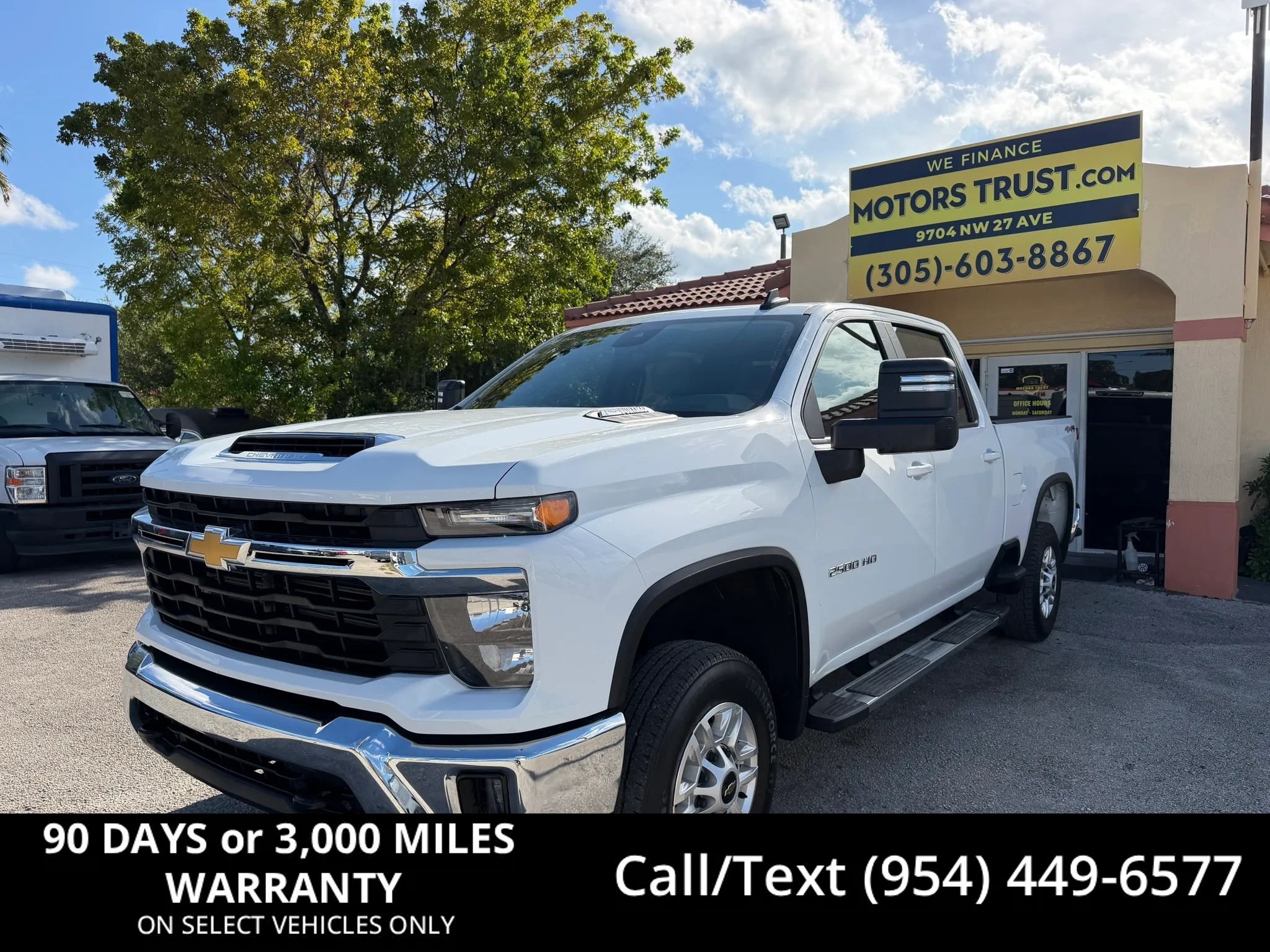 Used 2025 Chevrolet Silverado 2500 LT w/ Convenience Package AWD/4WD image 1
