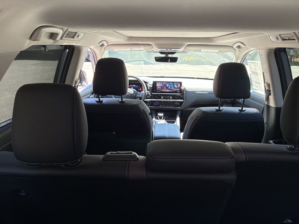 New 2026 Nissan Pathfinder Platinum AWD/4WD image 18