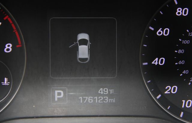 Used 2017 Hyundai Veloster Turbo image 19