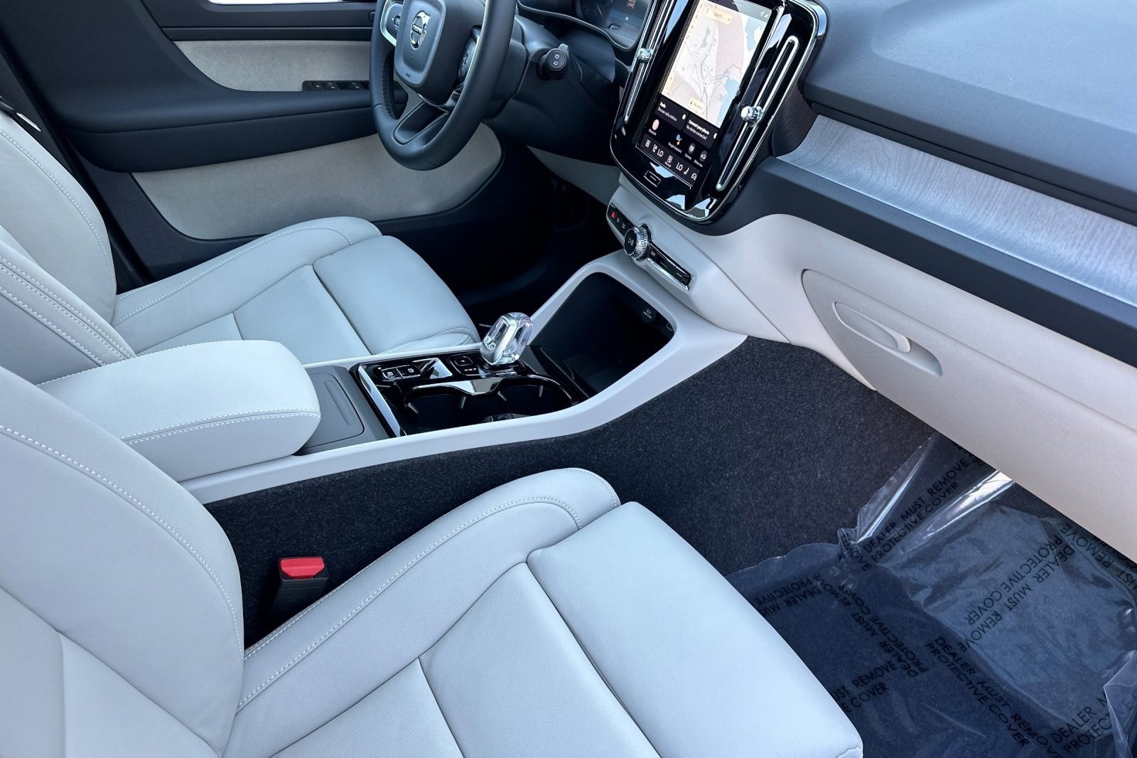 New 2026 Volvo XC40 B5 Plus w/ Protection Package Premier image 18