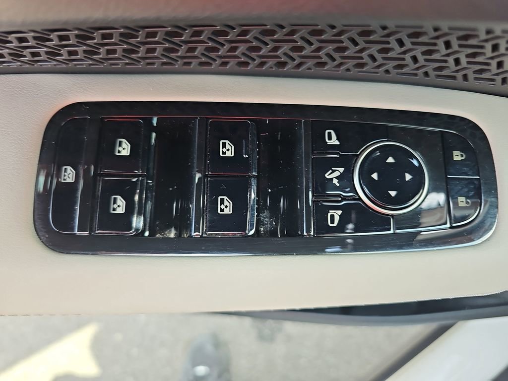 Used 2023 Nissan Ariya FWD image 31