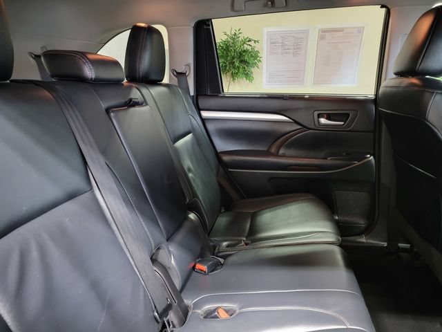 Used 2017 Toyota Highlander XLE AWD/4WD image 15
