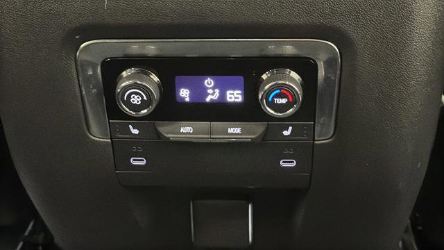 Used 2026 Chevrolet Suburban High Country AWD/4WD image 38
