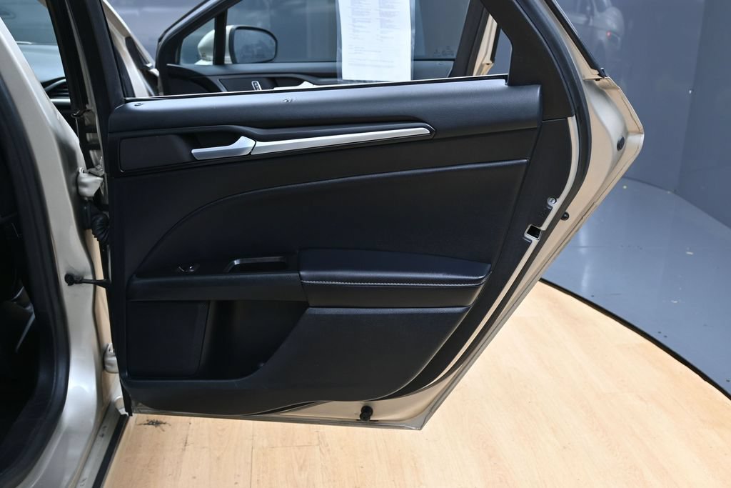 Used 2018 Ford Fusion Energi Titanium FWD image 33