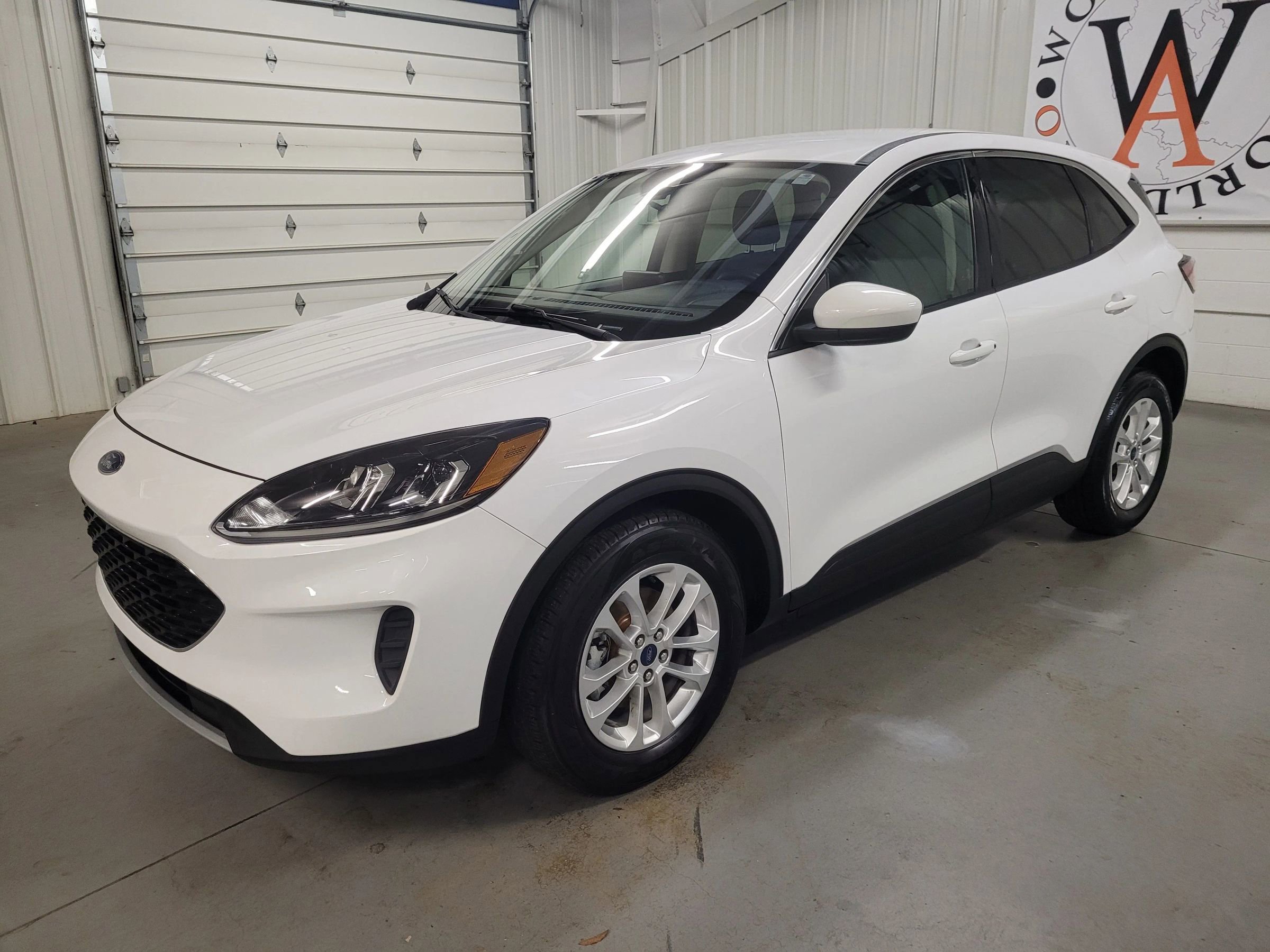 Used 2021 Ford Escape SE image 2