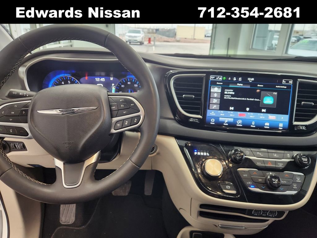 Used 2024 Chrysler Pacifica Touring-L image 22