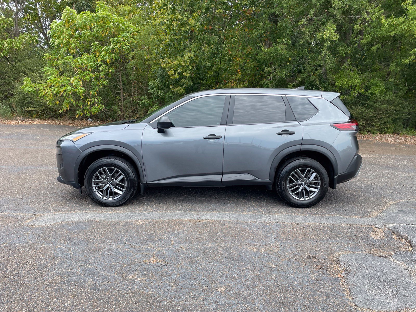 Used 2023 Nissan Rogue S FWD image 2