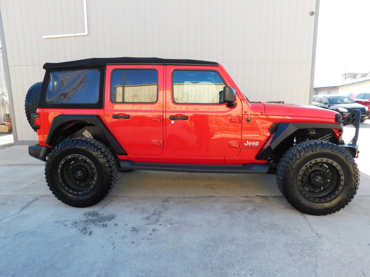 Used 2018 Jeep Wrangler Unlimited Sahara w/ Uconnect 4C Nav & Sound Group image 6
