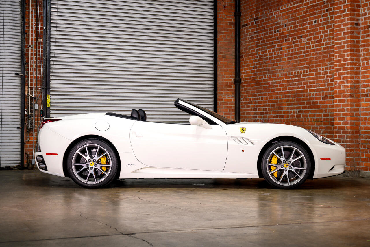 Used 2014 Ferrari California image 12