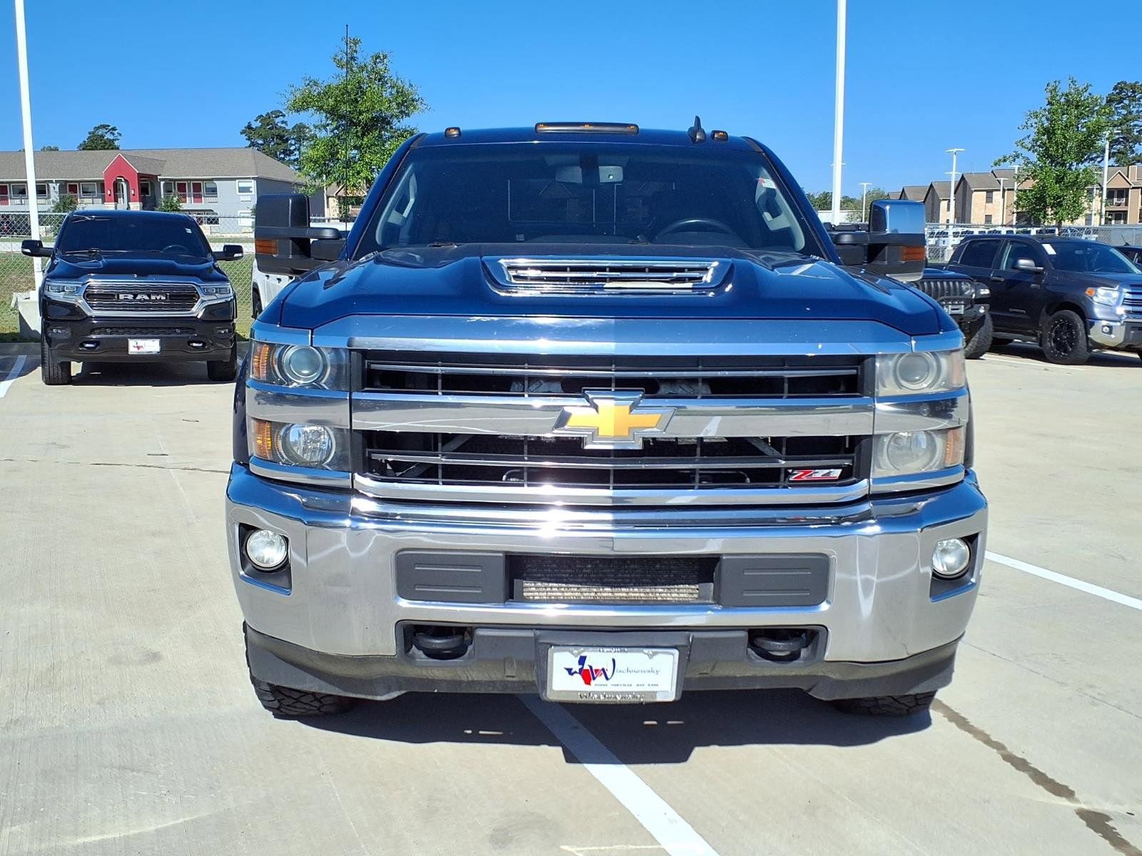 Used 2019 Chevrolet Silverado 2500 LT AWD/4WD image 4