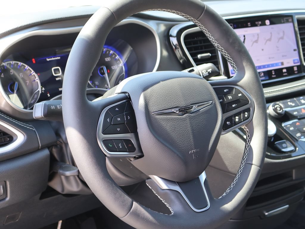 New 2026 Chrysler Pacifica Select FWD image 23