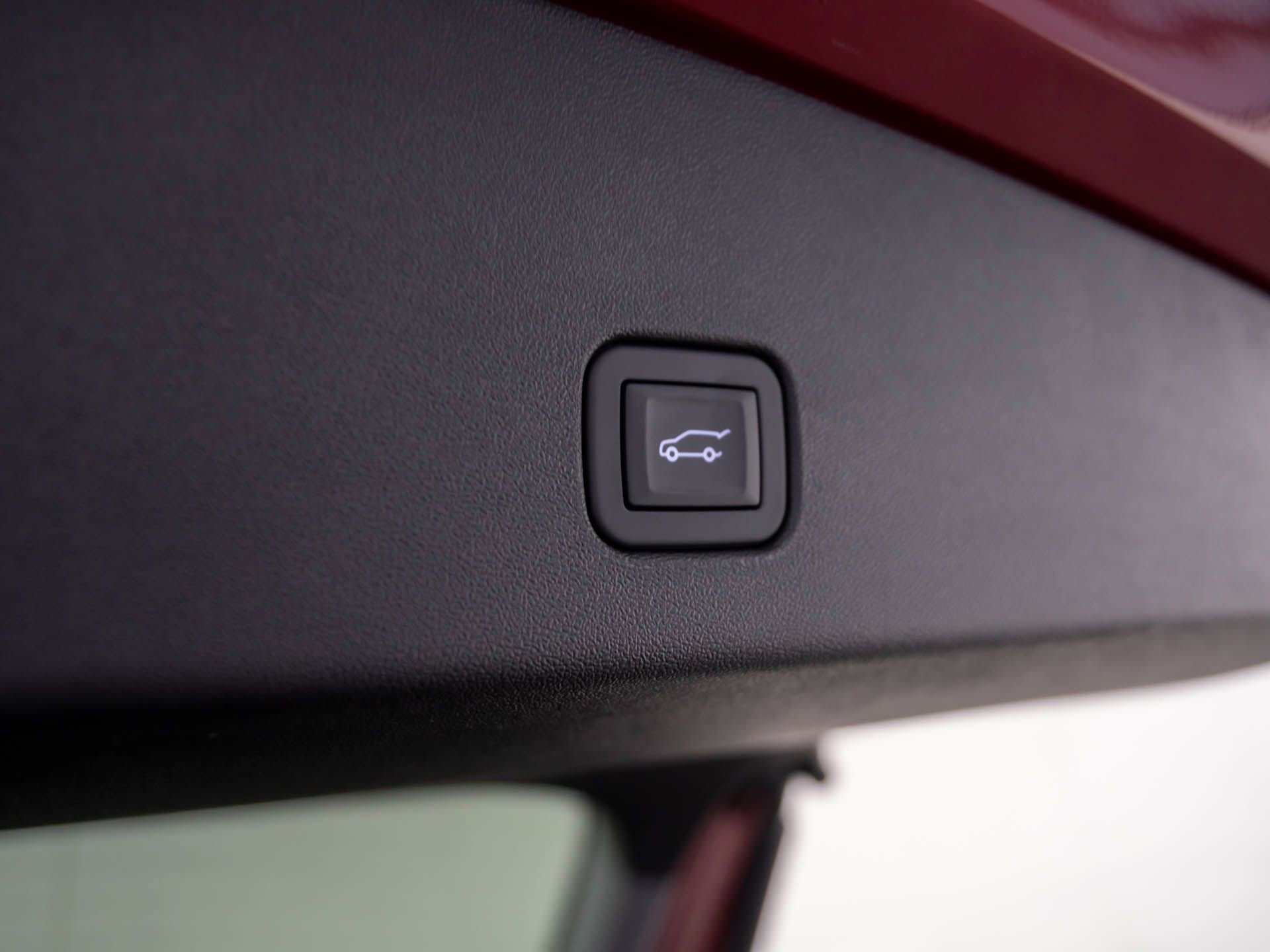 Used 2025 Cadillac Optiq Sport 2 w/ LPO, Floor Liner Package image 35