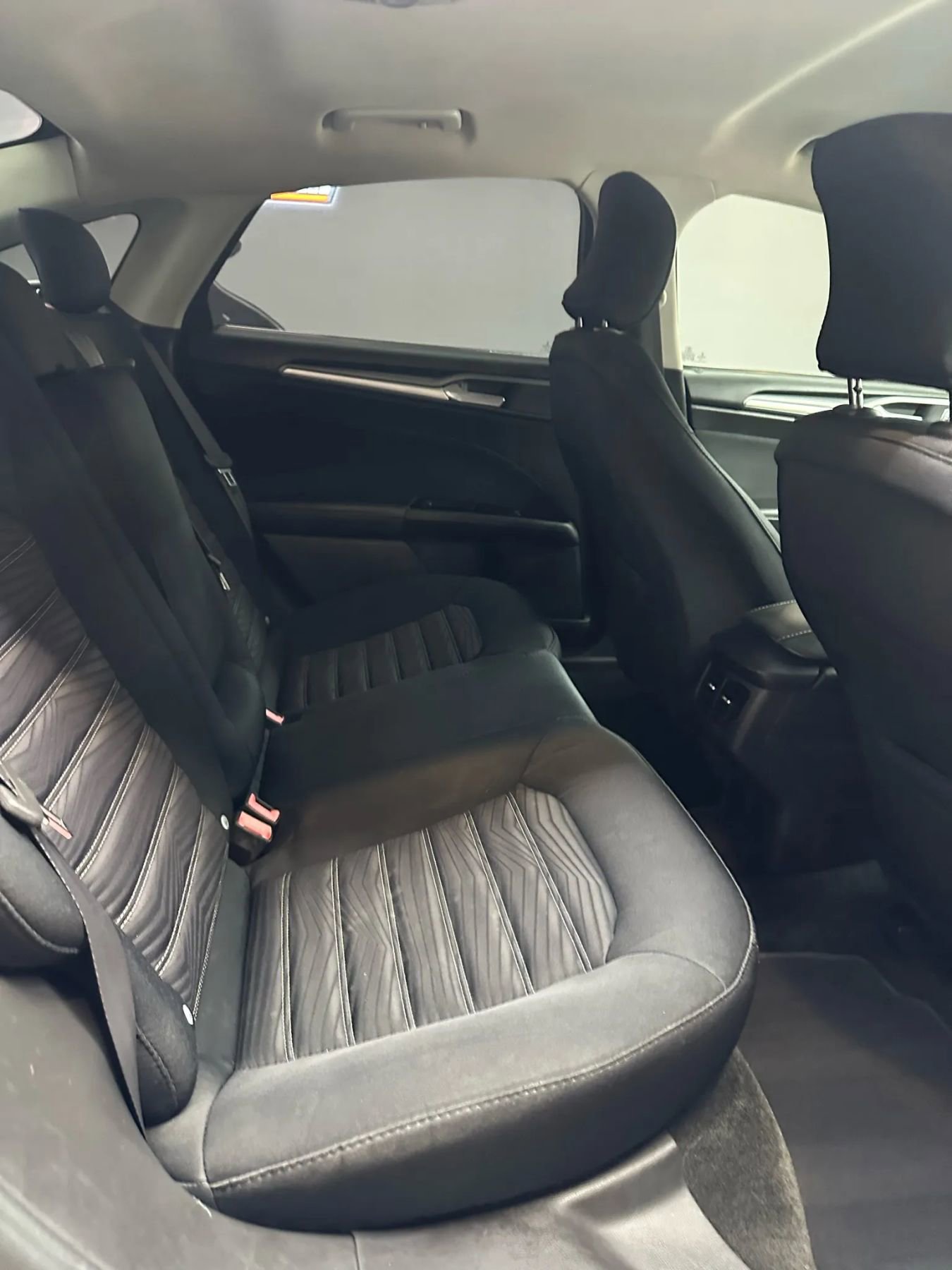 Used 2016 Ford Fusion SE image 25