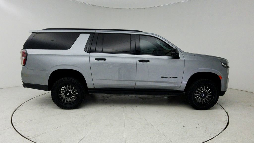 Used 2023 Chevrolet Suburban Premier image 9