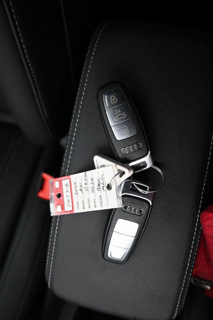 Used 2024 Audi Q4 e-tron Premium Plus w/ Premium Plus image 16