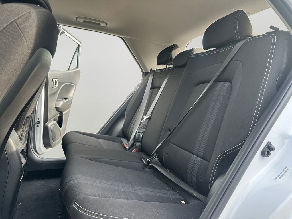 Used 2025 Hyundai Venue SEL FWD image 24