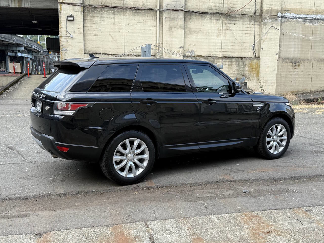 Used 2015 Land Rover Range Rover Sport HSE image 10