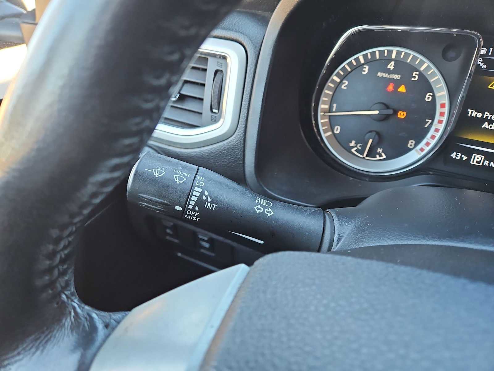 Used 2017 Nissan Titan SV image 24