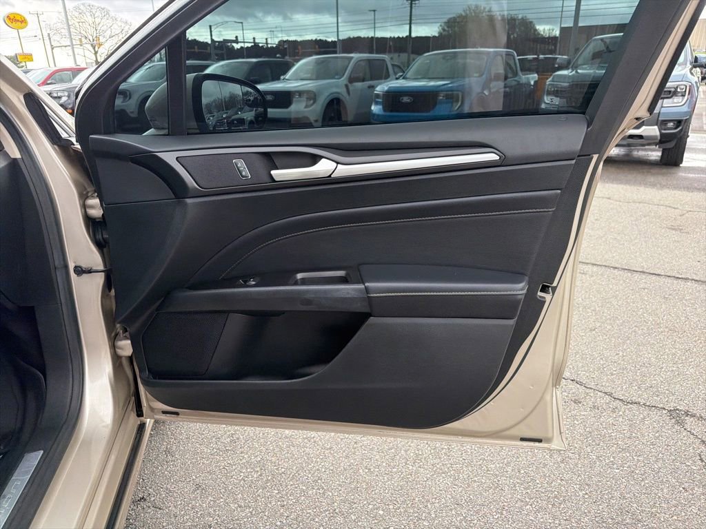 Used 2017 Ford Fusion Titanium image 22