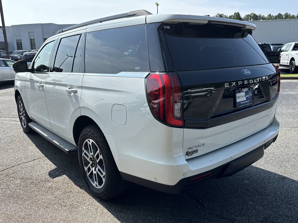 Used 2025 Ford Expedition Active AWD/4WD image 5