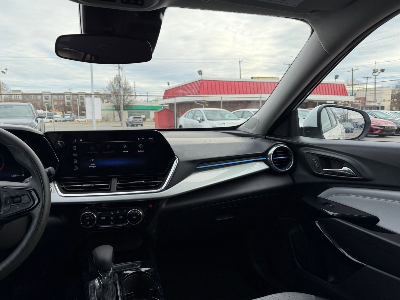 Used 2025 Chevrolet Trax LT image 33