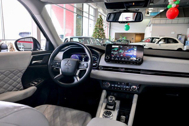 Used 2024 Mitsubishi Outlander SEL Black Edition image 29