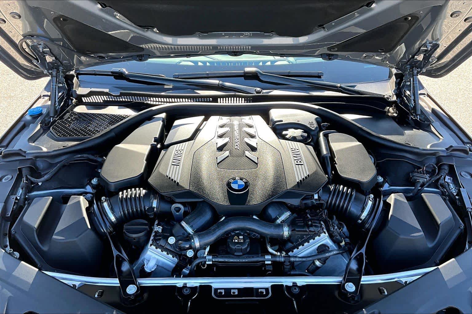 Used 2025 BMW M850i xDrive Coupe w/ M Sport Professional Package AWD/4WD image 31