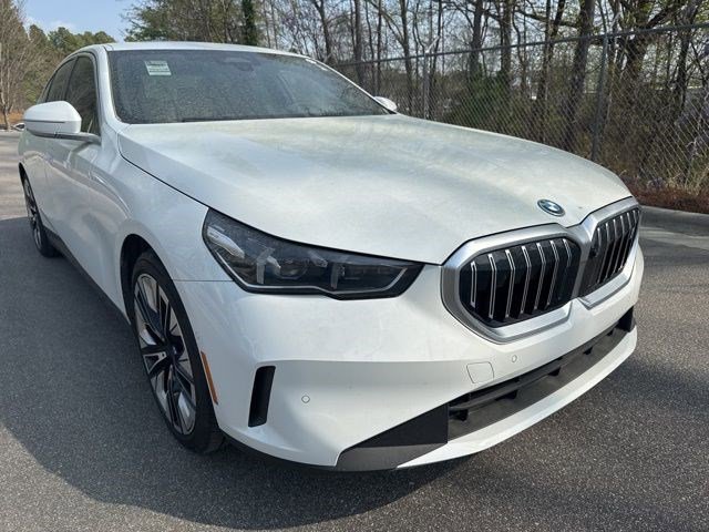 Used 2025 BMW i5 xDrive40 w/ Premium Package image 3