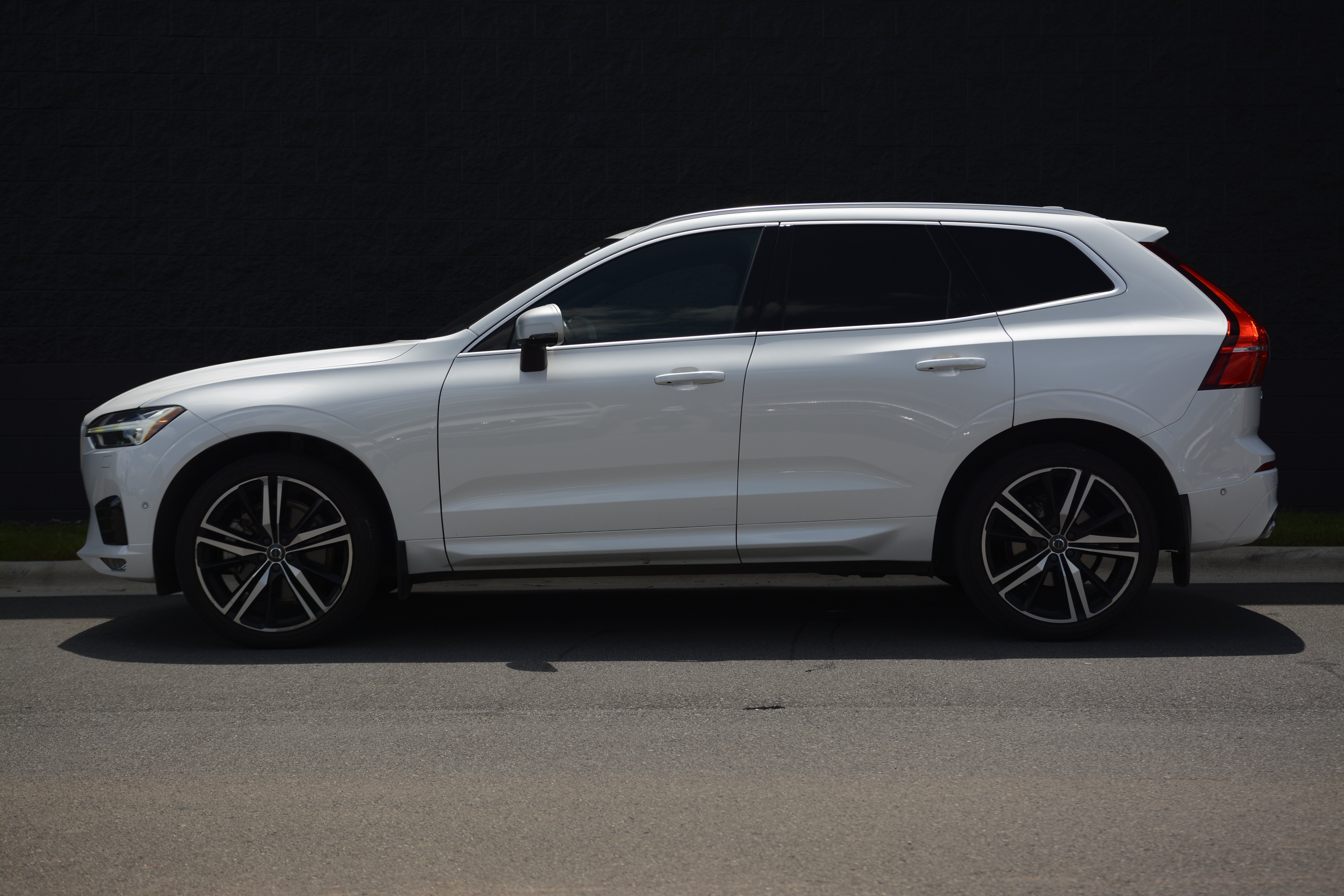 Used 2019 Volvo XC60 T6 R-Design w/ Protection Package Premier AWD/4WD image 2