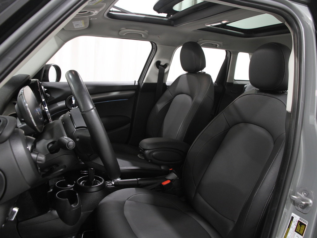 Certified 2023 MINI Cooper 4-Door Hardtop image 5