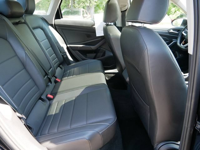 Used 2024 Volkswagen Jetta SE FWD image 9