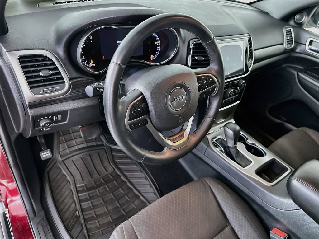 Used 2019 Jeep Grand Cherokee Laredo w/ 18" Wheel & 8.4" Radio Group AWD/4WD image 30