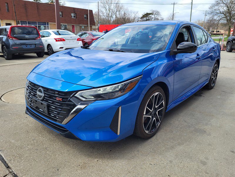 Used 2024 Nissan Sentra SR w/ SR Premium Package image 3